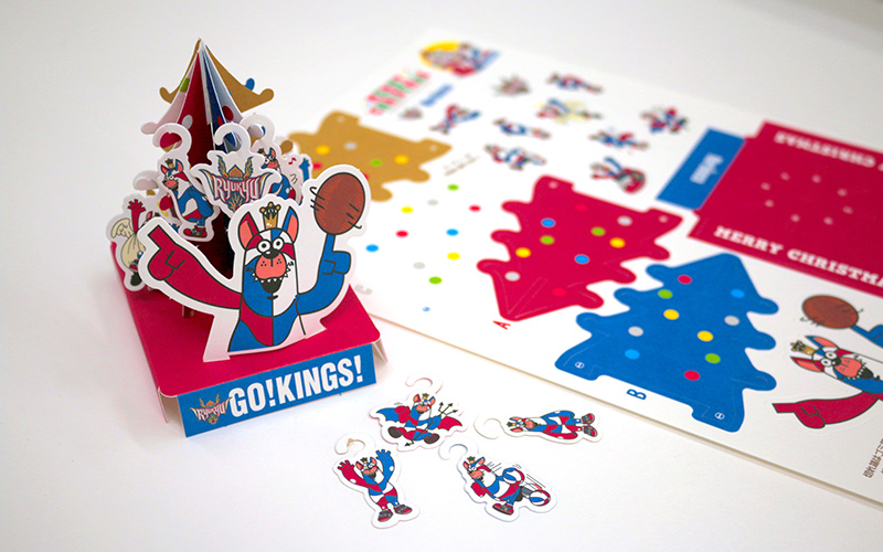 丸正特製オリジナルグッズ キラキラ輝く「GO! GO! KINGS」ボードカレンダー、クリスマスツリーのキングスペーパークラフト